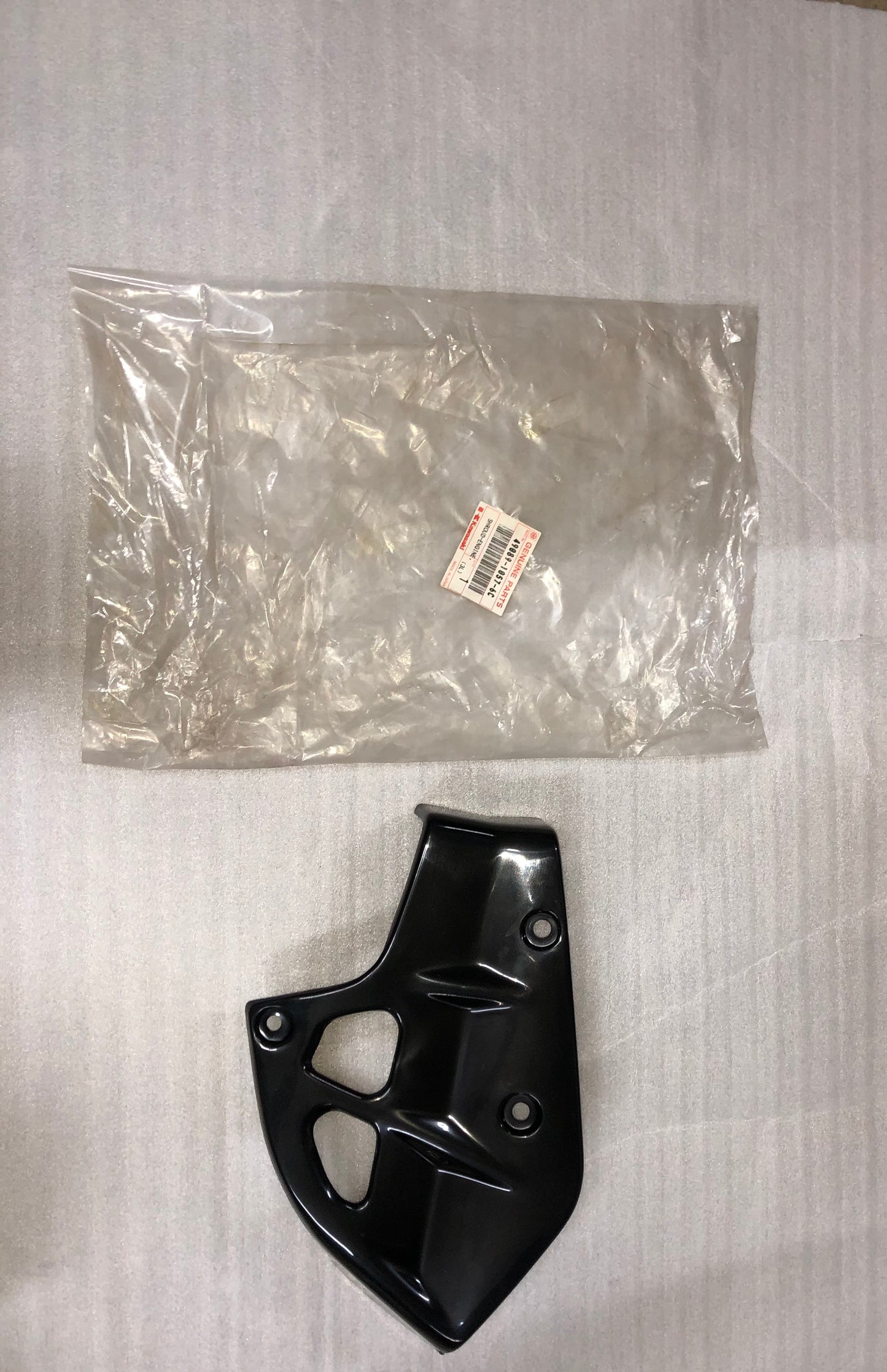 KAWASAKI - RADIATOR SHROUD KL250 1991,1992,1994 (. 49089-1057-6C)