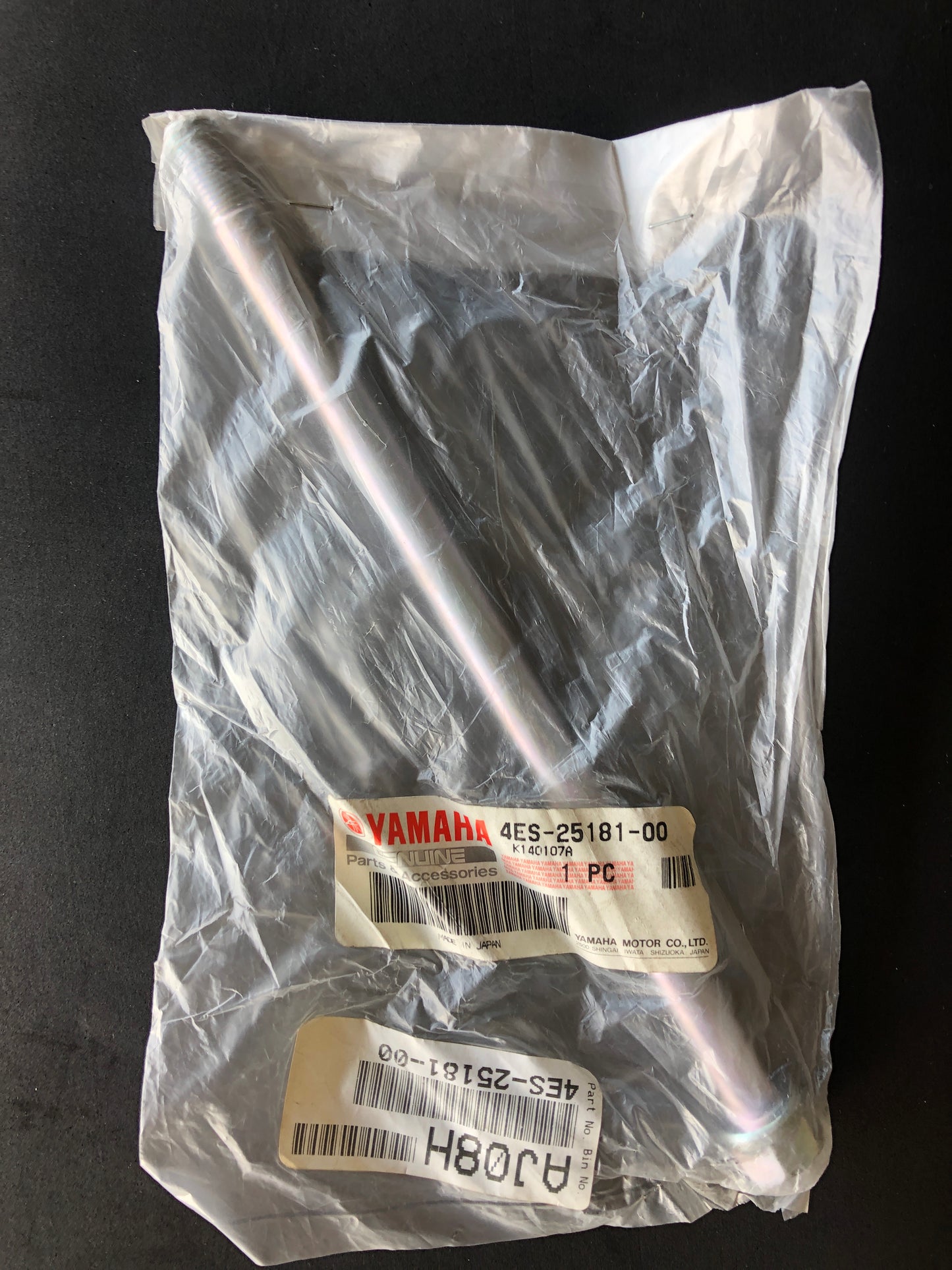 FRONT WHEEL AXLE - YZ80