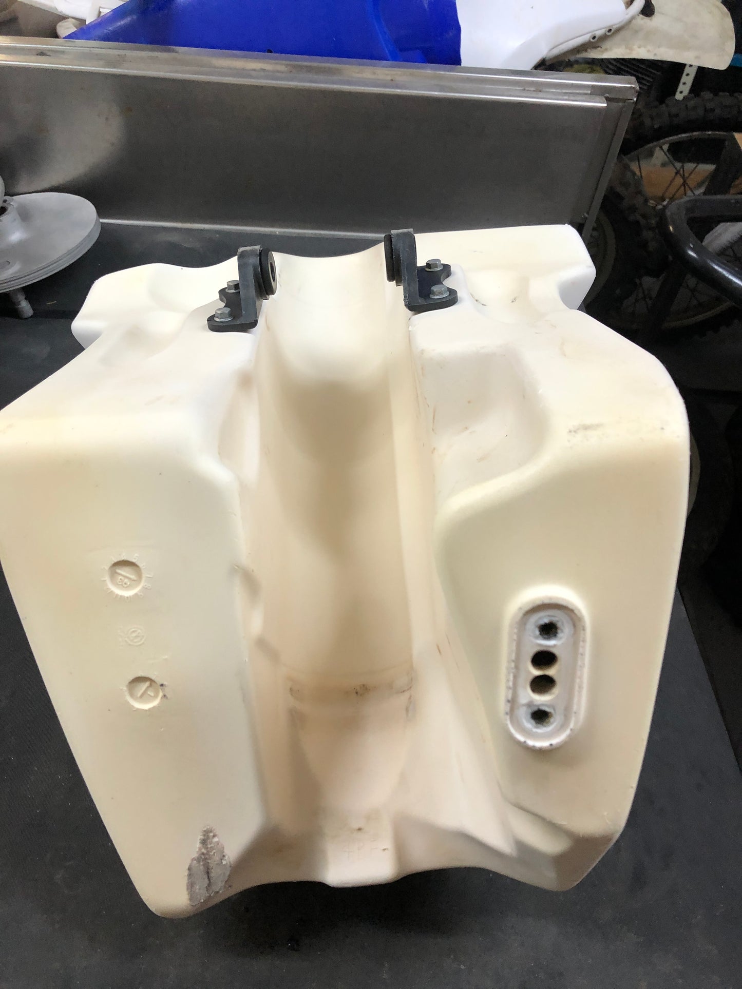 USED PARTS - WR200 TANK (without fuel tap)