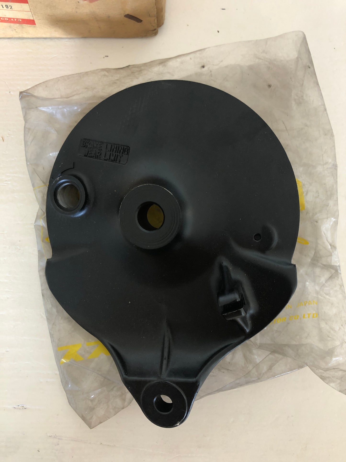 REAR HUB PLATE - RM370 (1976 - 1977) & RM250 (1976 - 1978)