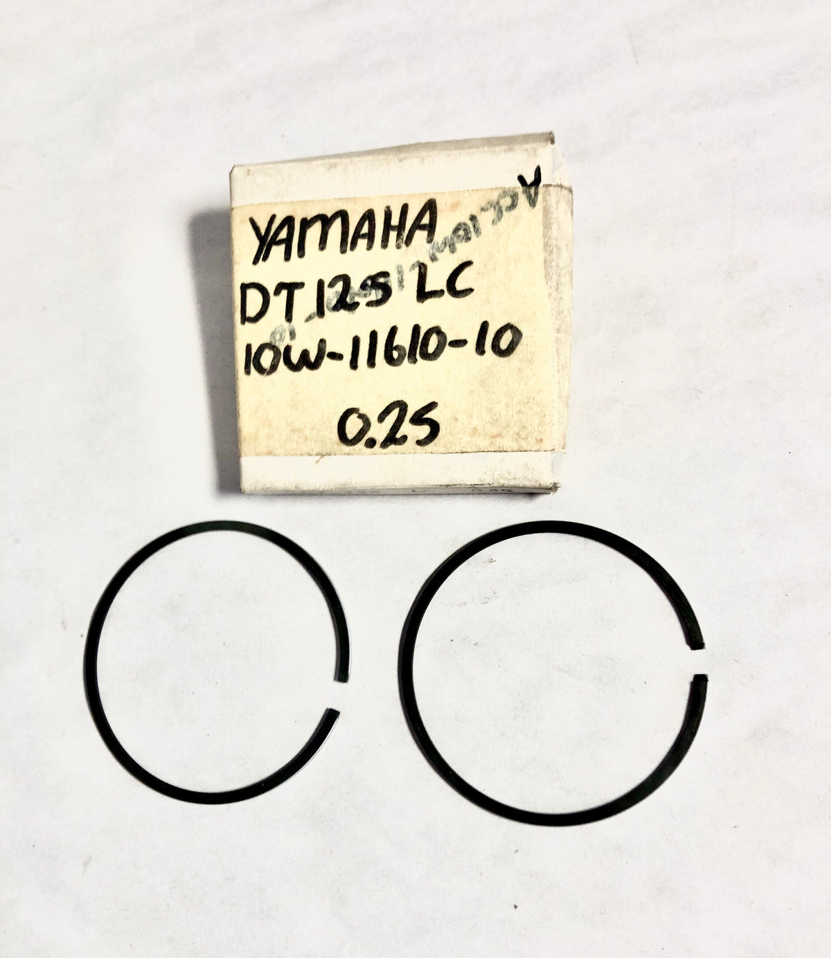YAMAHA-DT125-PISTON RING SET (1ST O/S)
