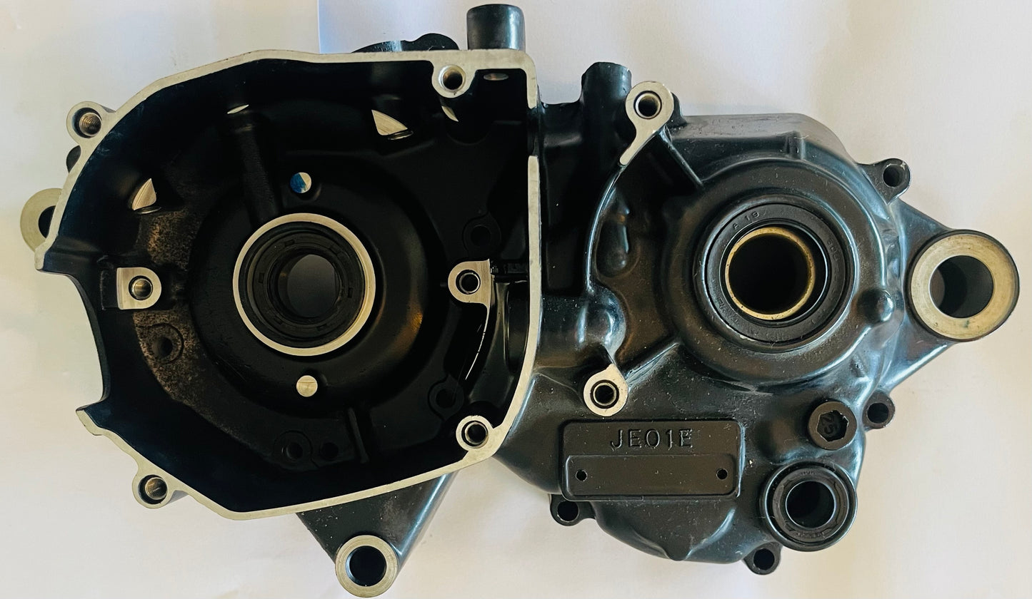 SUZUKI CR125 - CRANKCASE ASSY, LHS 1986