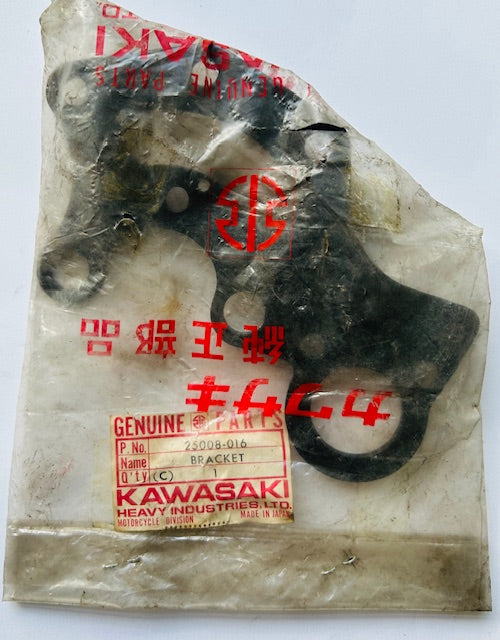 KAWASAKI G4TR/G4TRA/G4TRB/G4TRC/G4TRD/G4TRE/G5/G5A/G5B/G5C/KV100-A7 - SPEEDOMETER BRACKET 1970 - 1976