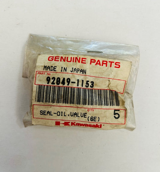 KAWASAKI ZX400C/ZX550A/ZR400B/ZR550A/ZR550B/Z550G/ZR550B/KZ550A/KZ550A/KZ550C/KZ550D/KZ550F/KZ550H/KZ550M - VALVE STEM SEAL-OIL 1980 - 1997
