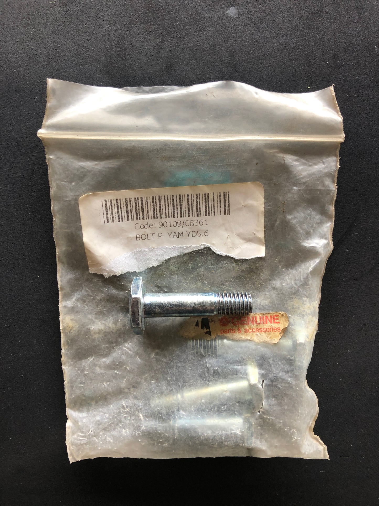 REAR WHEEL BOLT - DT100